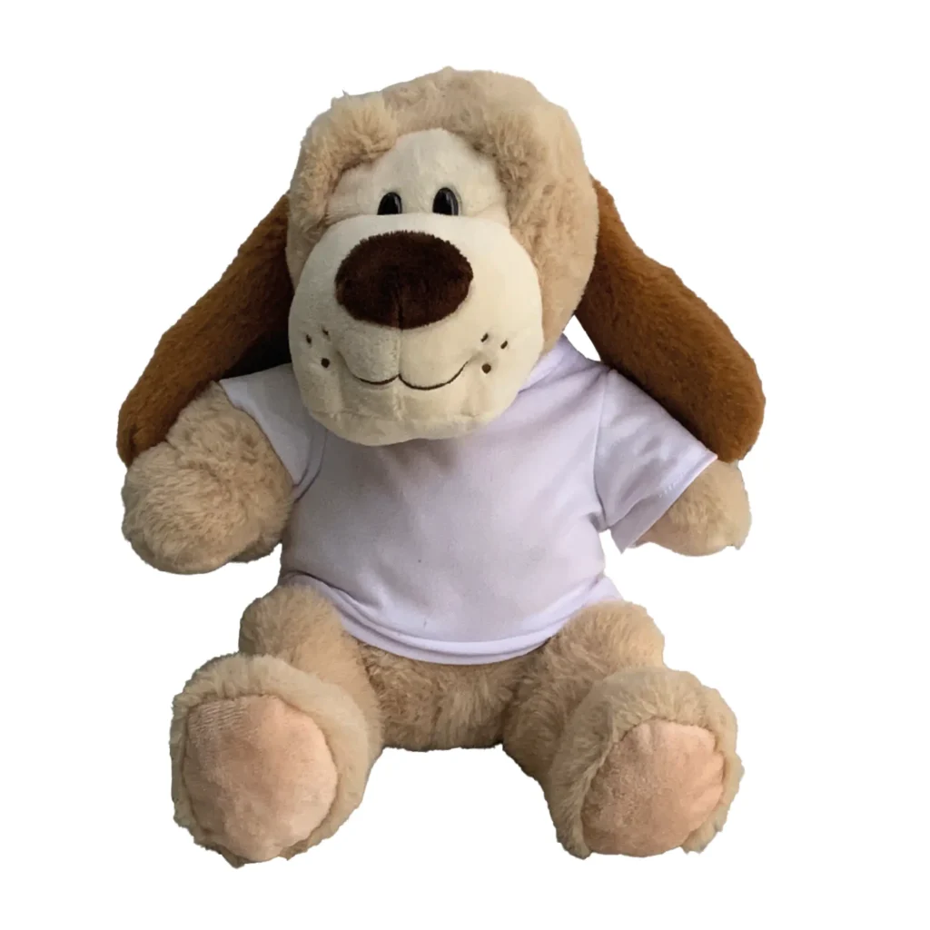 בובת כלב רכה ונעימה עם חולצה שעליה יש הדפסה בעיצוב אישי